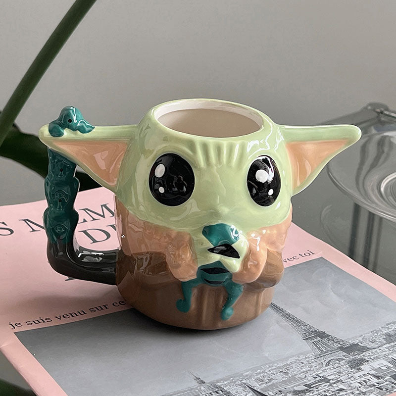 GROGU MUG EATING
