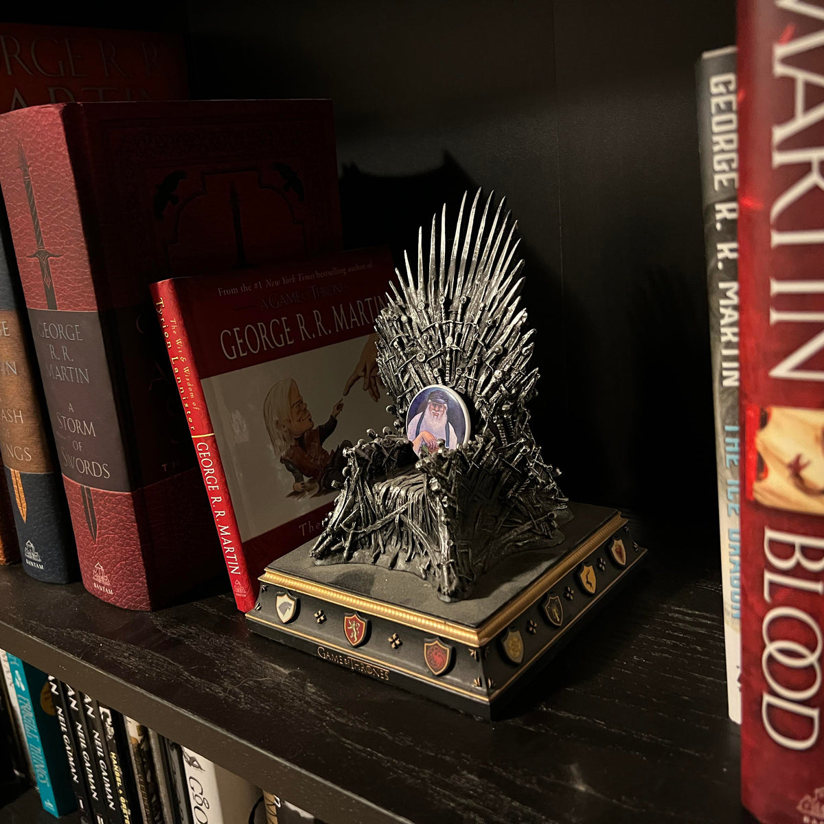 TRONO DE HIERRO -SOPORTE DE LIBRO JUEGO DE TRONOS