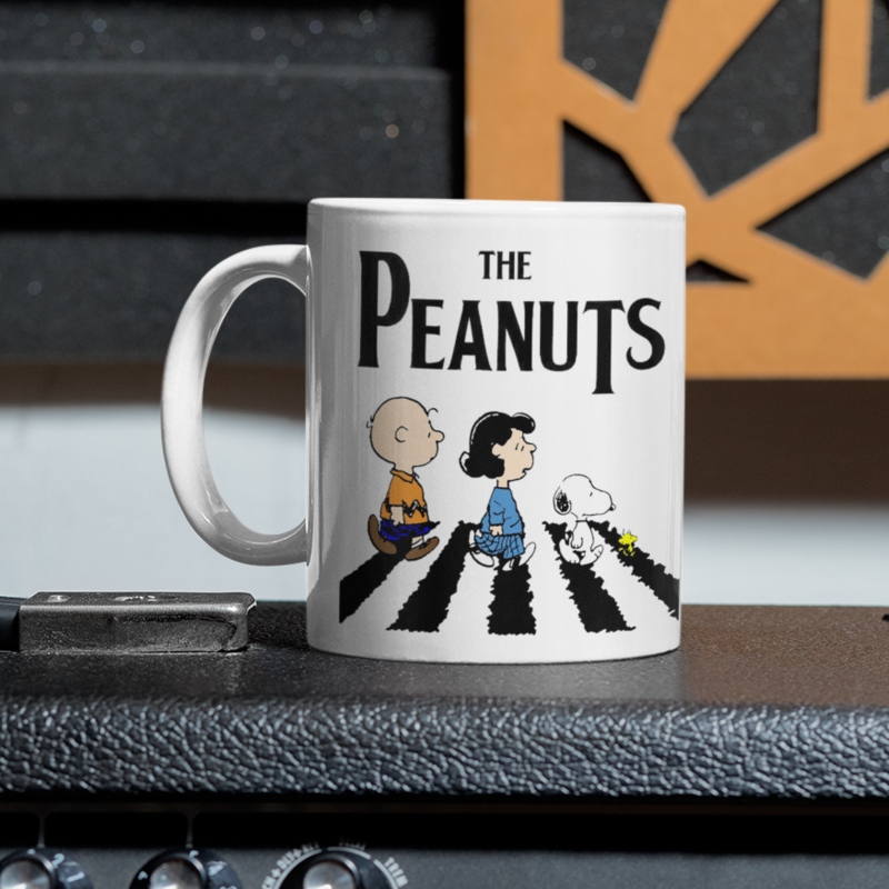 TAZA PEANUTS BEATLES